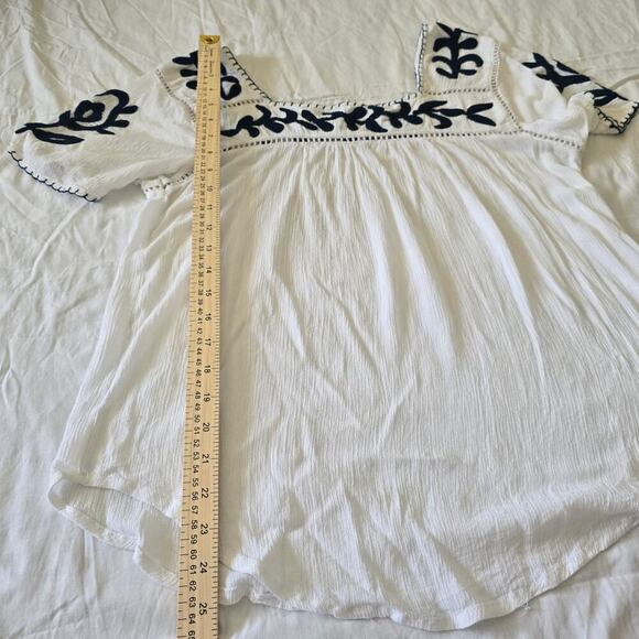 Impressions White Blue Embroidered Boho Short Sleeve Cotton Blend Blouse Size L - Picture 7 of 9